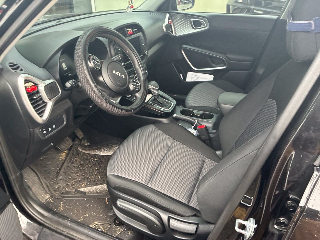 Used 2025 Kia Soul LX FWD image 8