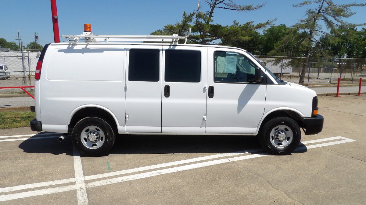 Used 2015 Chevrolet Express 2500 RWD image 2