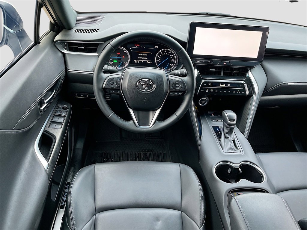 Used 2024 Toyota Venza XLE image 20