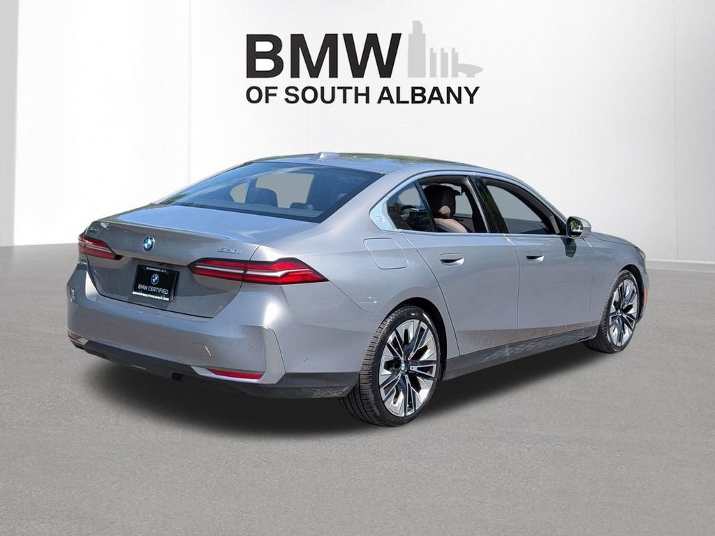Used 2024 BMW 530i xDrive w/ Premium Package AWD/4WD image 7