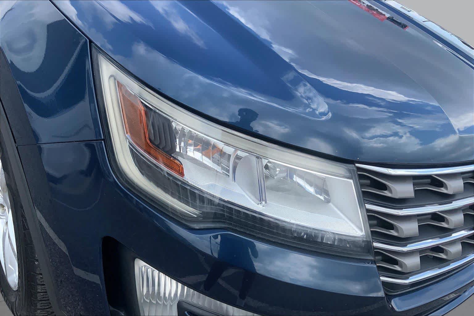 Used 2016 Ford Explorer XLT w/ Equipment Group 202A AWD/4WD image 28