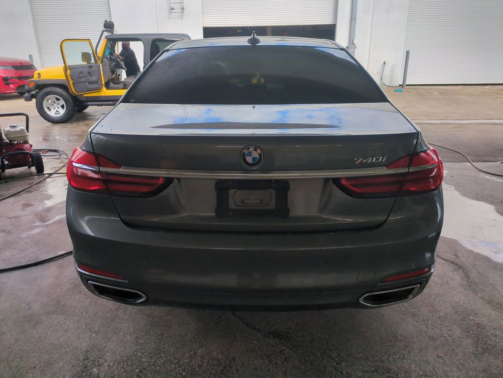 Used 2018 BMW 740i image 7