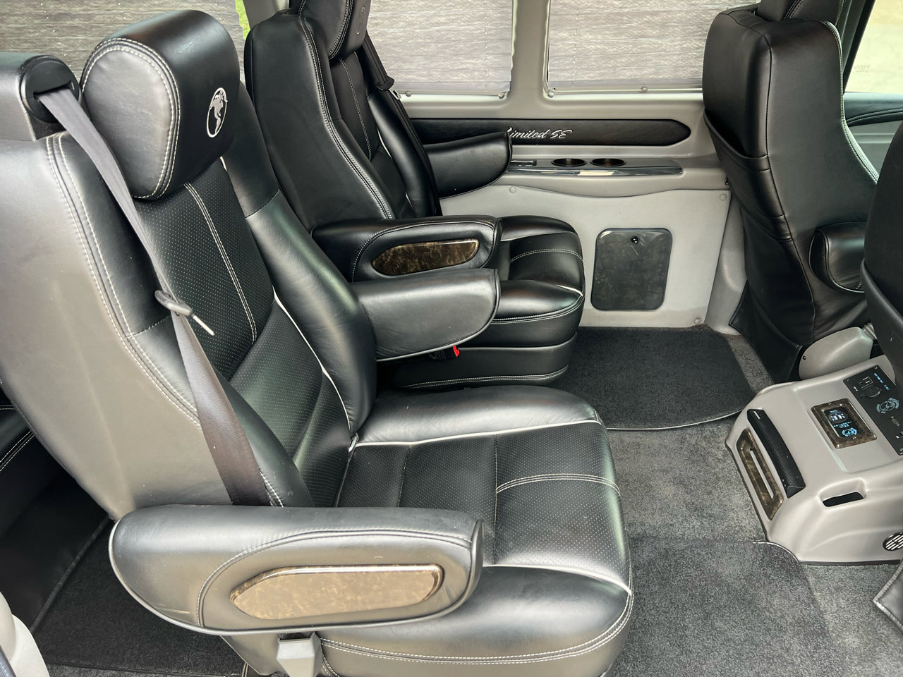 Used 2018 GMC Savana 3500 image 52