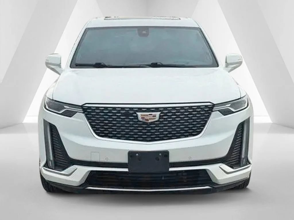 Used 2024 Cadillac XT6 Premium Luxury w/ Technology Package AWD/4WD image 3