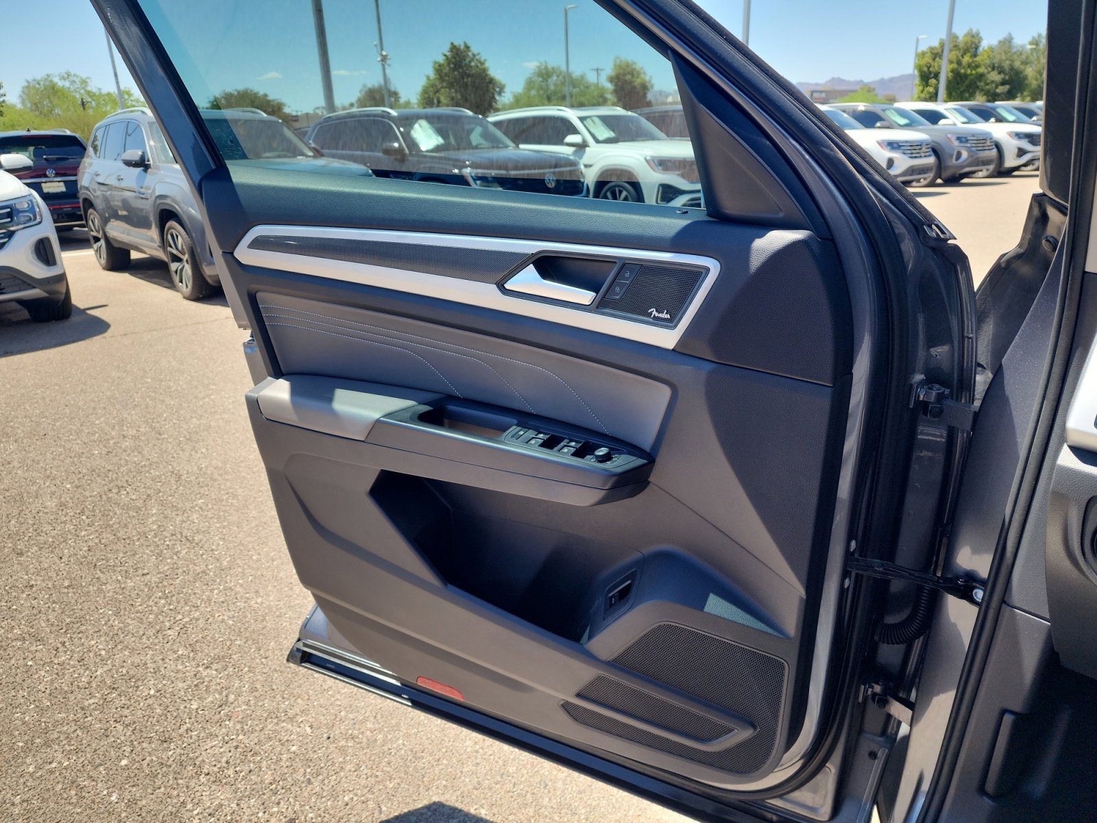 Used 2022 Volkswagen Atlas SEL Premium image 13
