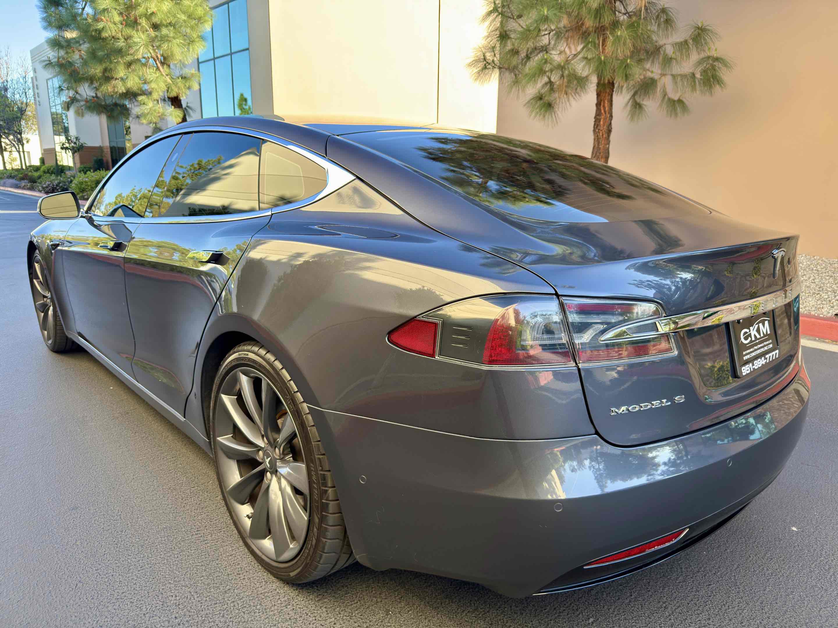 Used 2017 Tesla Model S 75 RWD image 11
