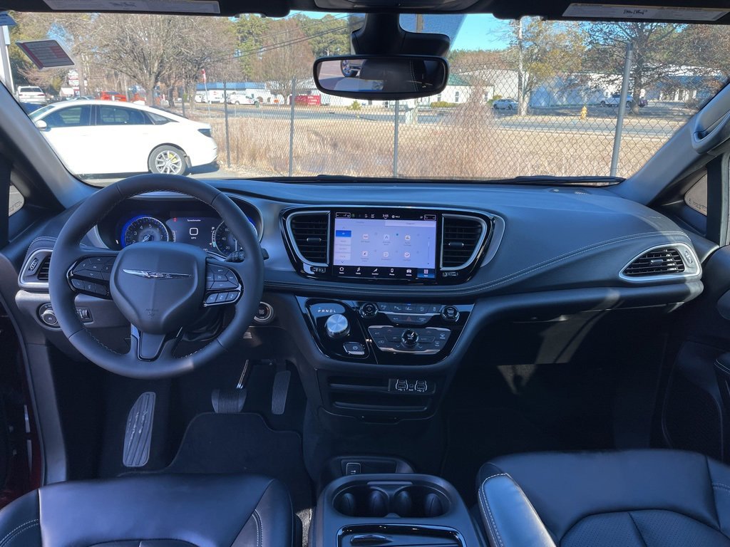 Used 2023 Chrysler Pacifica Touring-L w/ S Appearance Package image 12