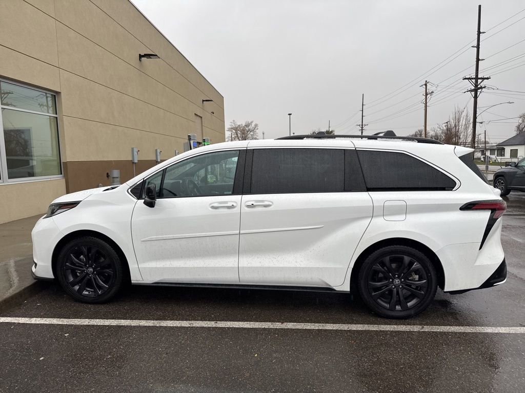 Used 2022 Toyota Sienna XSE w/ XSE Plus Package image 8