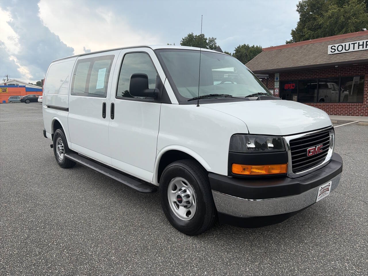 Used 2019 GMC Savana 2500 w/ Driver Convenience Package RWD image 9