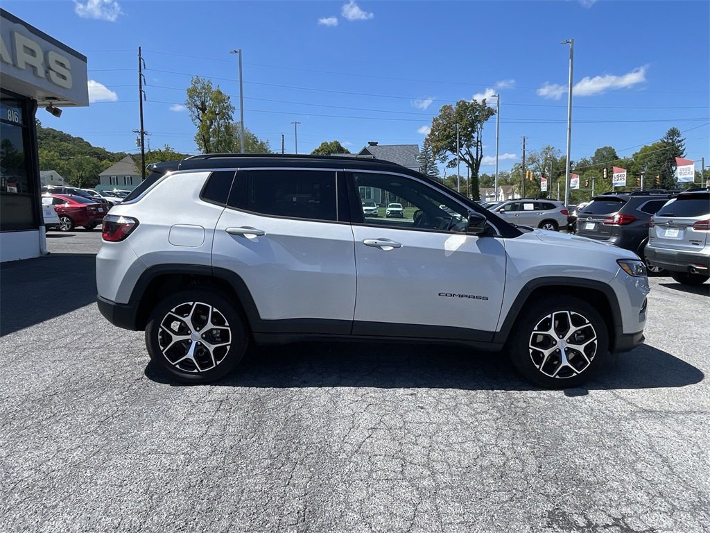 Used 2024 Jeep Compass Limited image 4