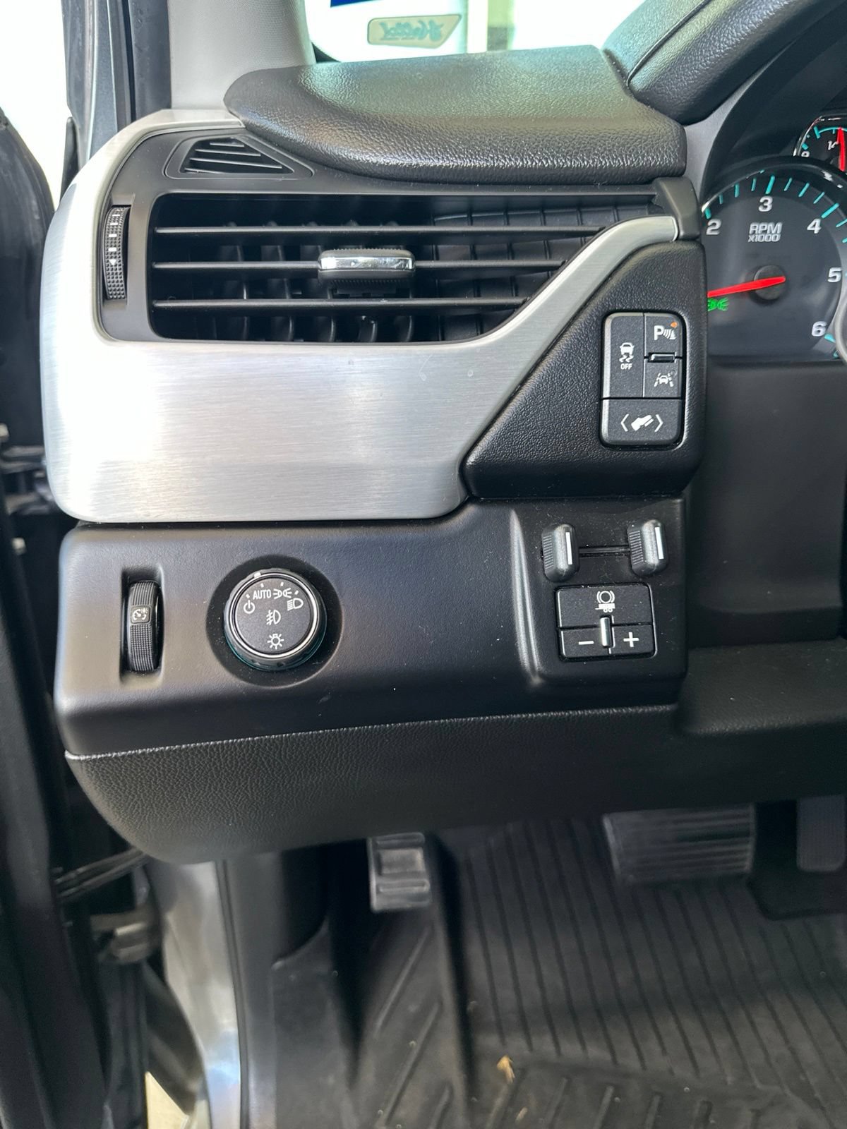 Used 2018 GMC Yukon SLT w/ Premium Edition RWD image 28