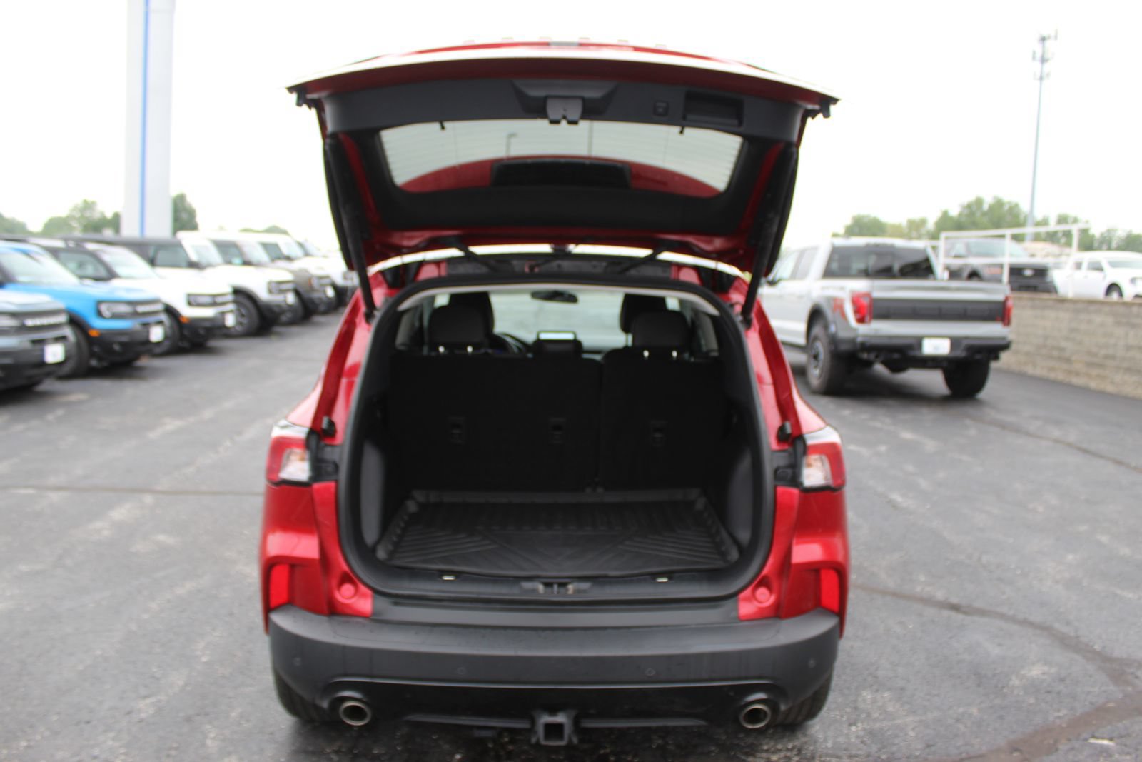 Used 2022 Ford Escape SEL w/ SEL Stealth AWD Package image 17