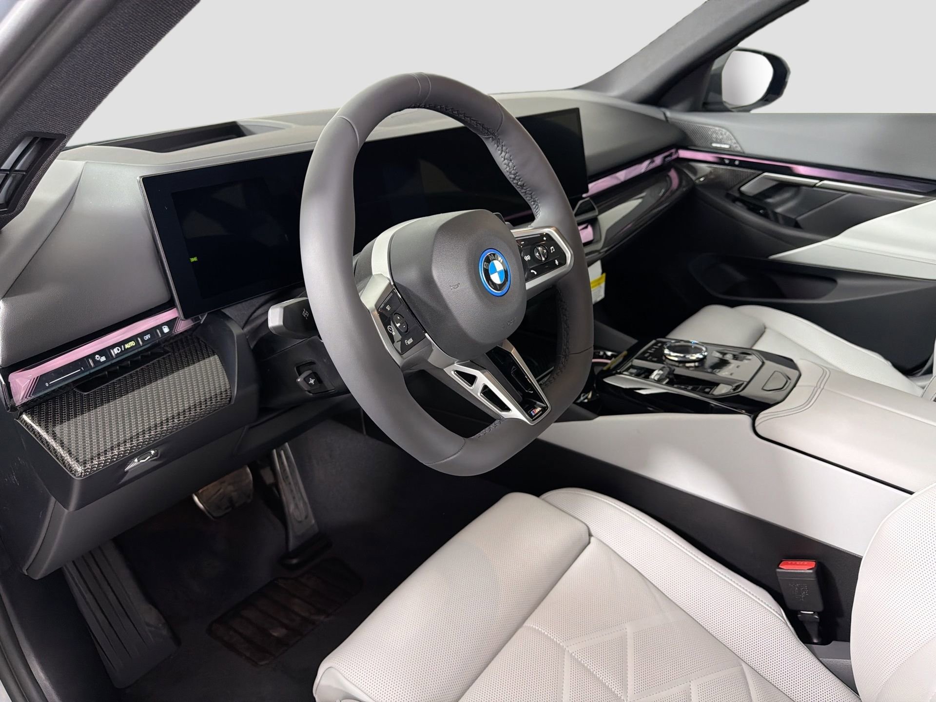 New 2026 BMW 550e xDrive image 9