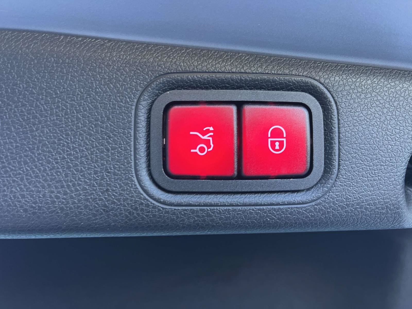 Used 2018 Mercedes-Benz E 300 image 12