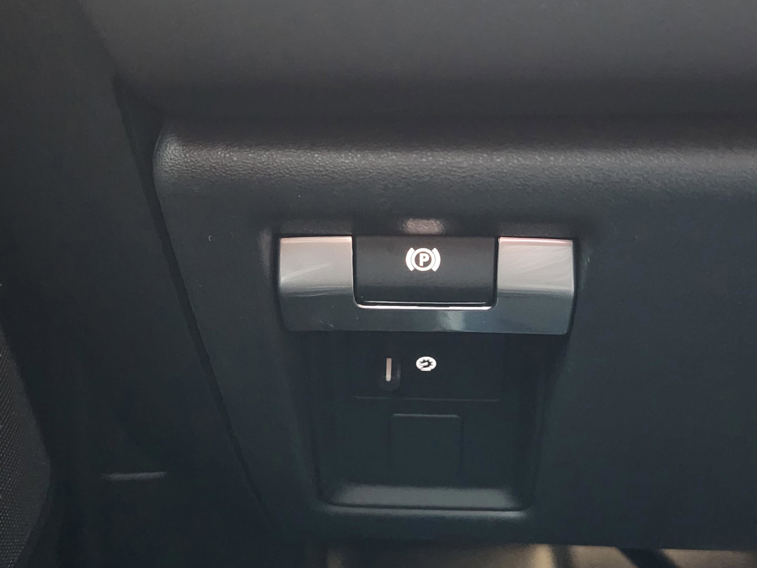 New 2026 Land Rover Defender 110 X AWD/4WD image 18