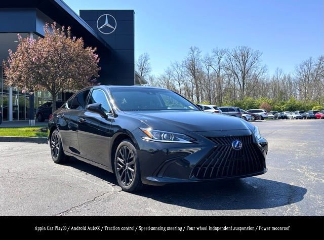 Used 2022 Lexus ES 300h w/ Accessory Package 2