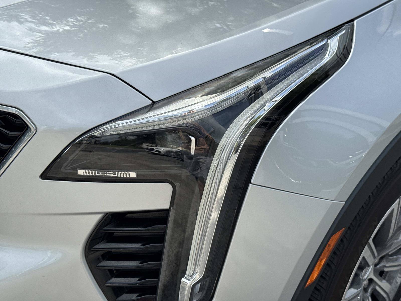 Used 2022 Cadillac XT4 Sport w/ Enhanced Visibility Package AWD/4WD image 9