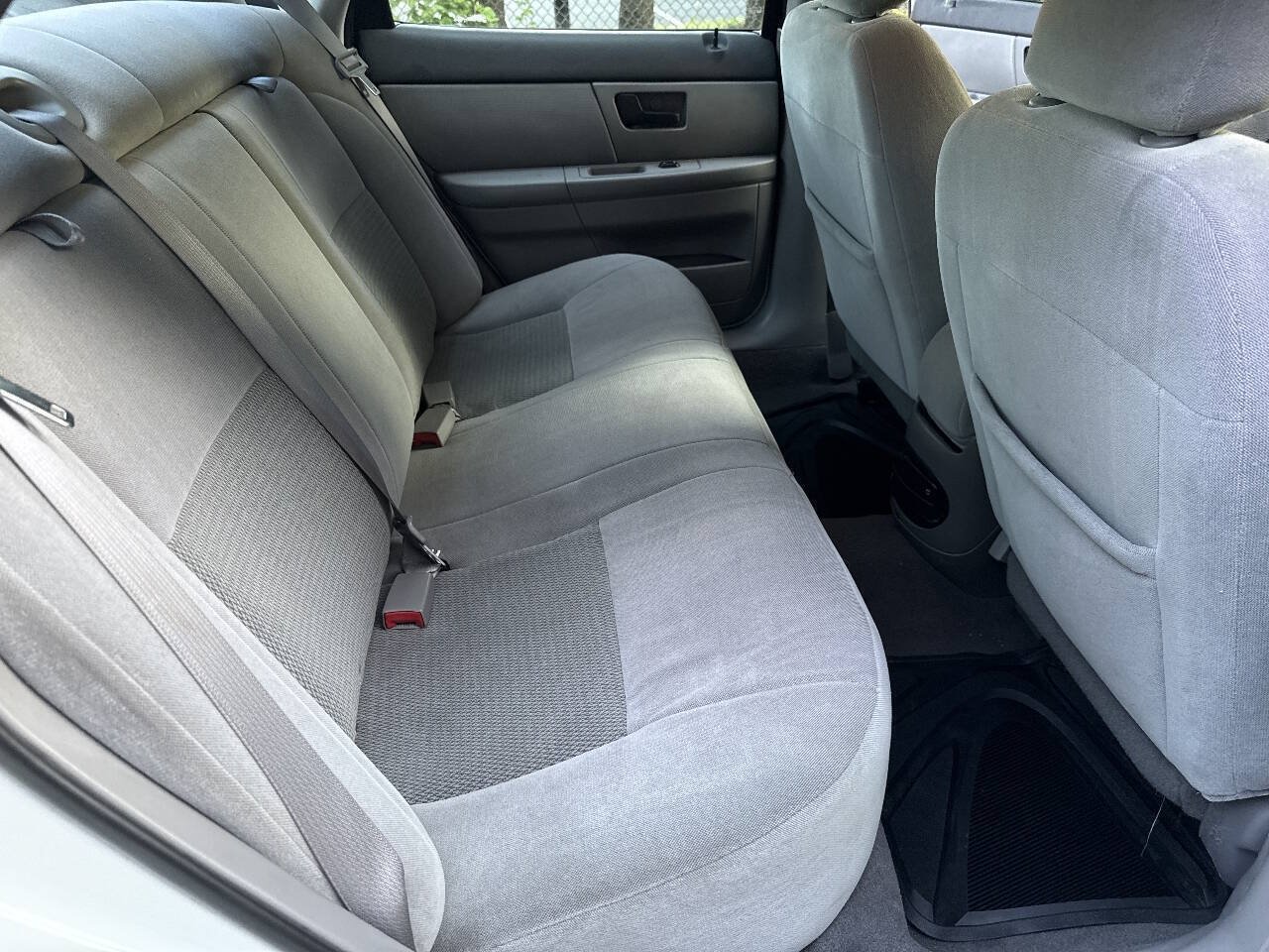 Used 2004 Ford Taurus SES FWD image 17