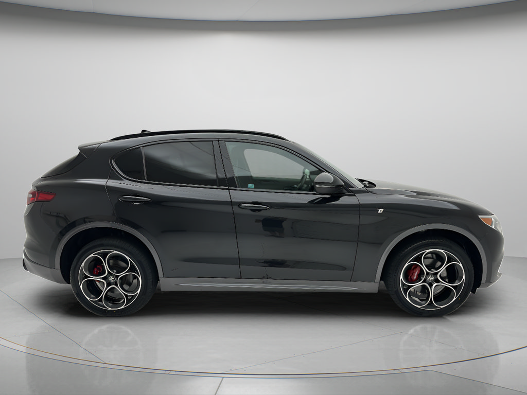Used 2023 Alfa Romeo Stelvio Ti w/ Active Assist Plus Package AWD/4WD image 2