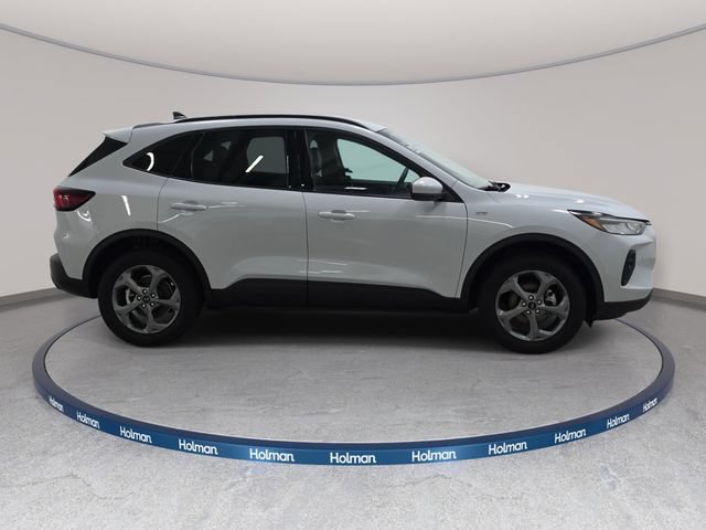 Certified 2025 Ford Escape ST-Line Select AWD/4WD image 4