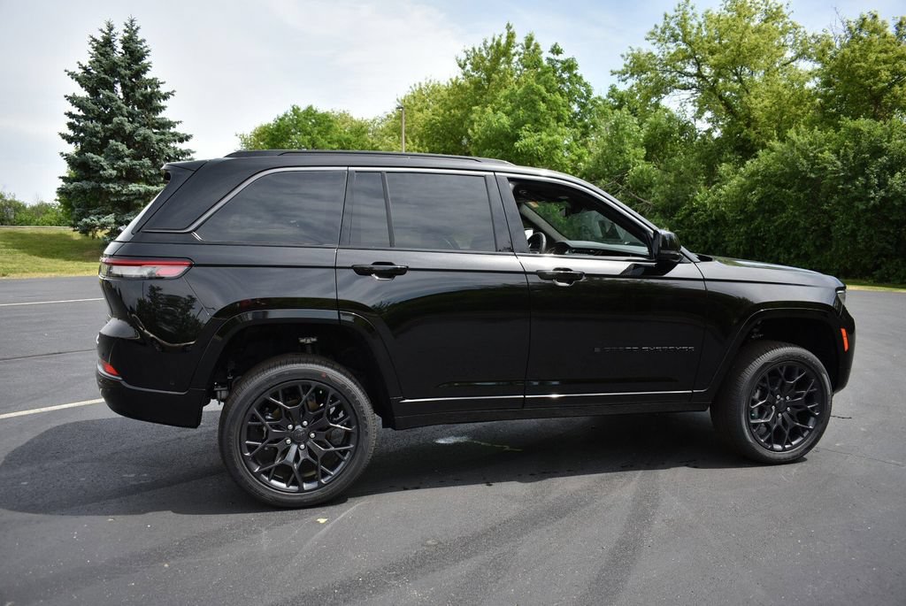 New 2026 Jeep Grand Cherokee Summit w/ Obsidian Package AWD/4WD image 4