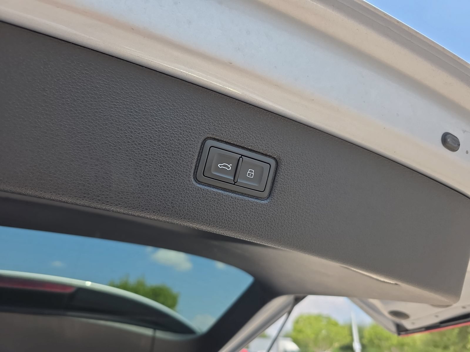 Used 2018 Audi Q7 3.0T Prestige AWD/4WD image 32