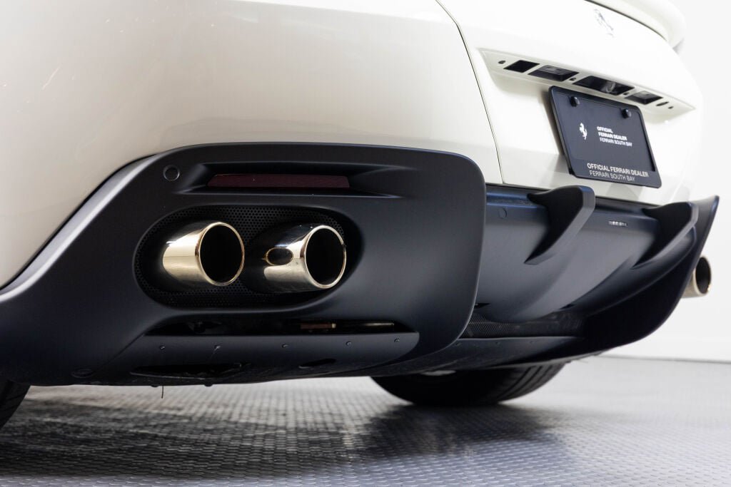 Certified 2024 Ferrari Roma Spider RWD image 32