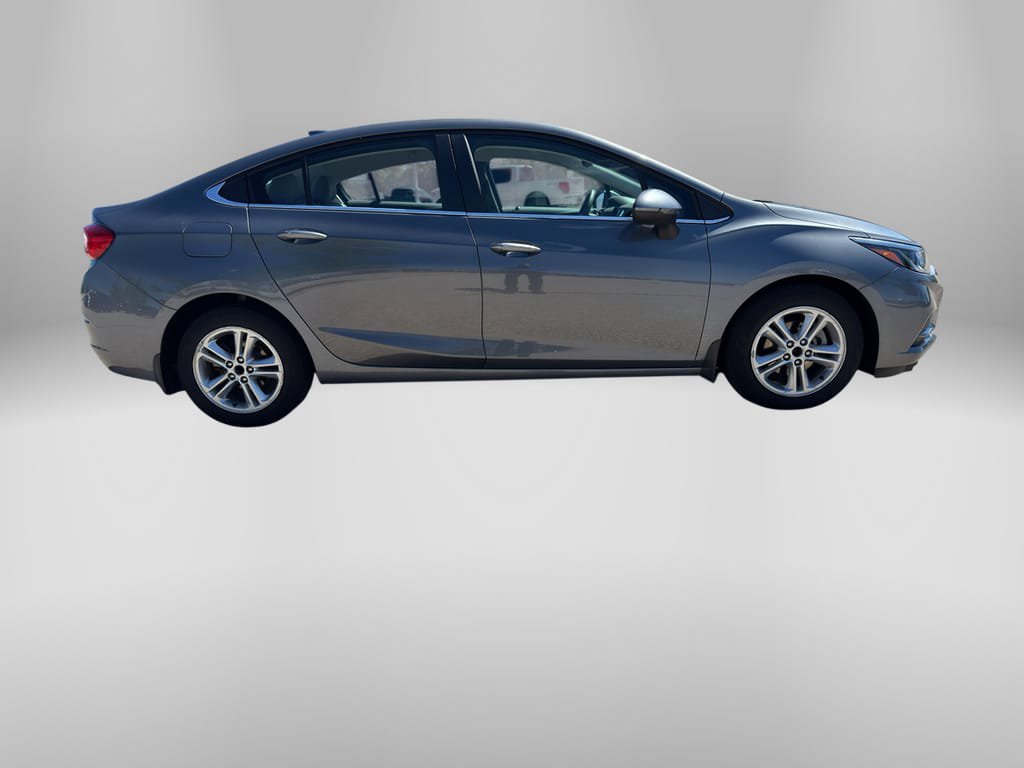 Used 2018 Chevrolet Cruze LT w/ Convenience Package FWD image 5