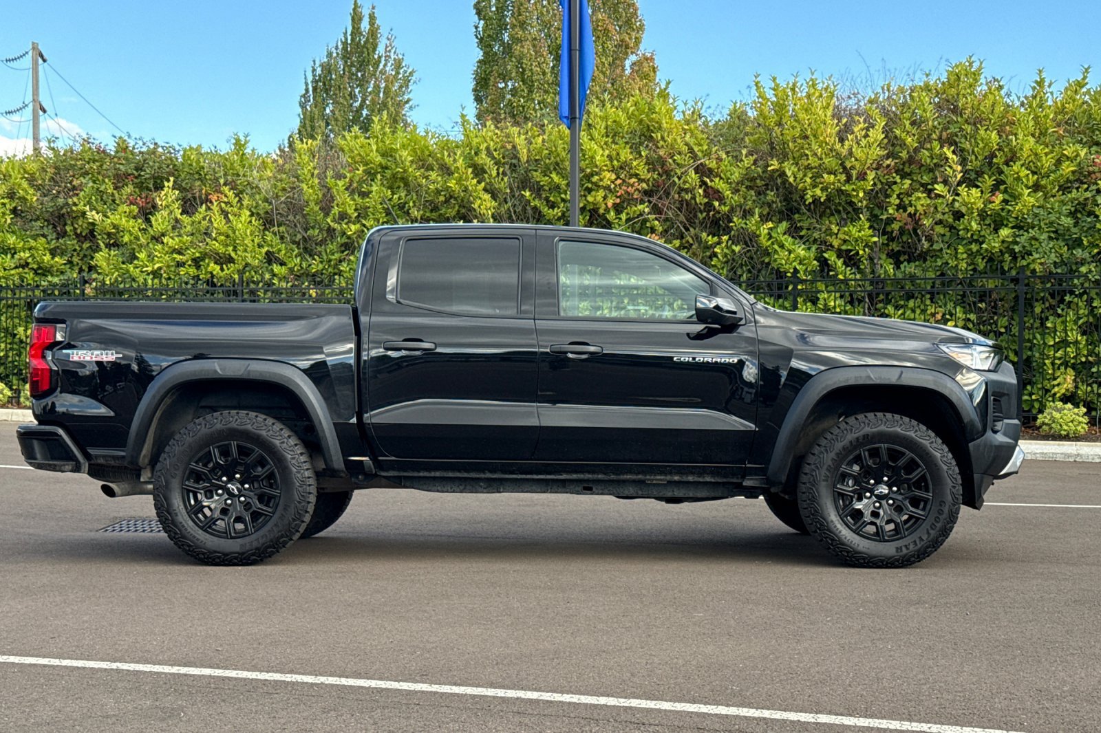 Used 2023 Chevrolet Colorado Trail Boss w/ Technology Package AWD/4WD image 3
