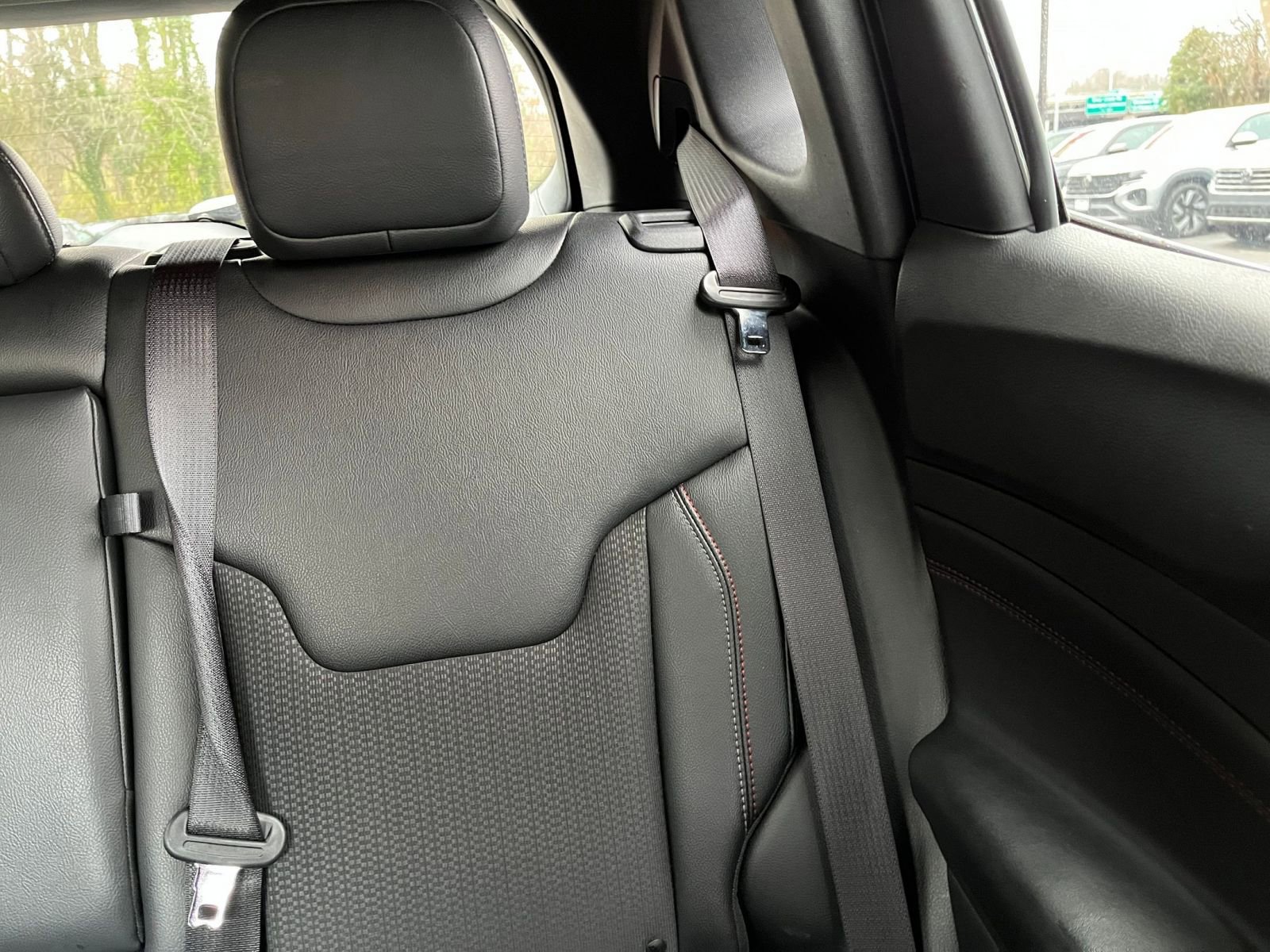 Used 2025 Jeep Compass Trailhawk image 35