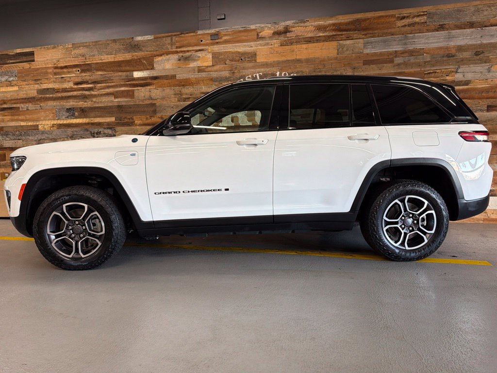 Used 2023 Jeep Grand Cherokee Trailhawk w/ Luxury Tech Group III AWD/4WD image 20