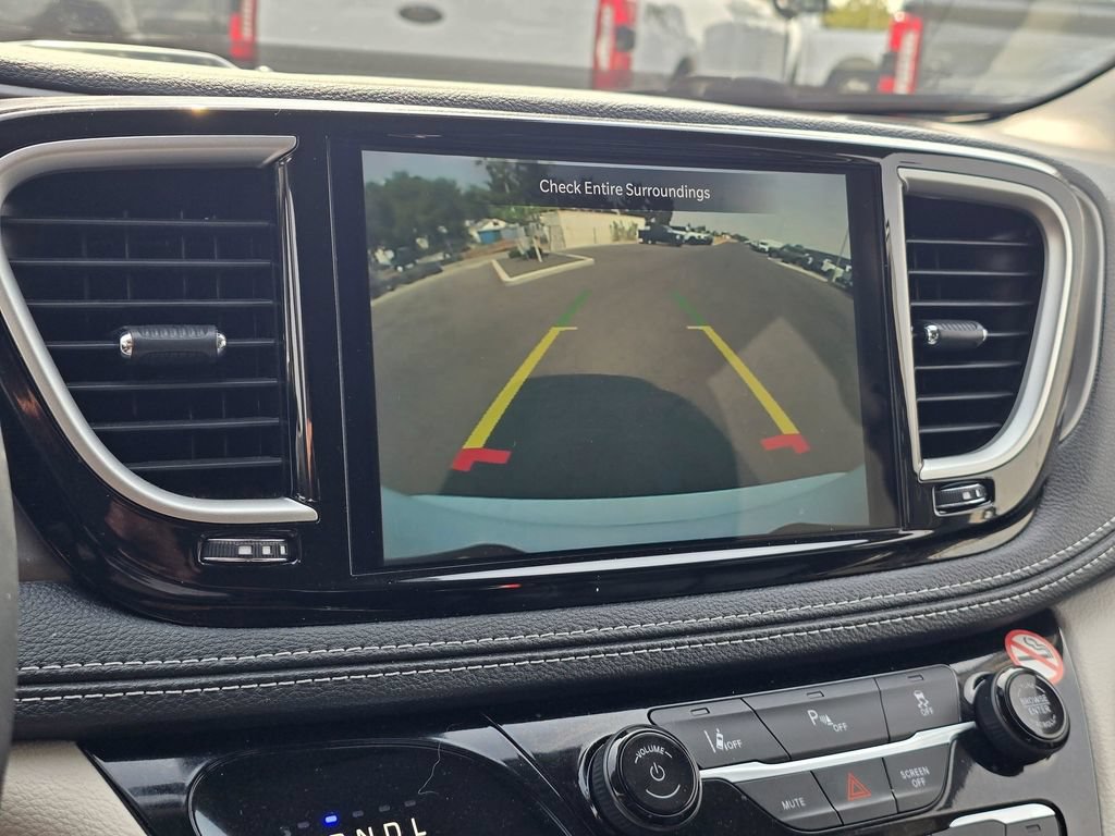 Used 2023 Chrysler Pacifica Touring-L FWD image 20
