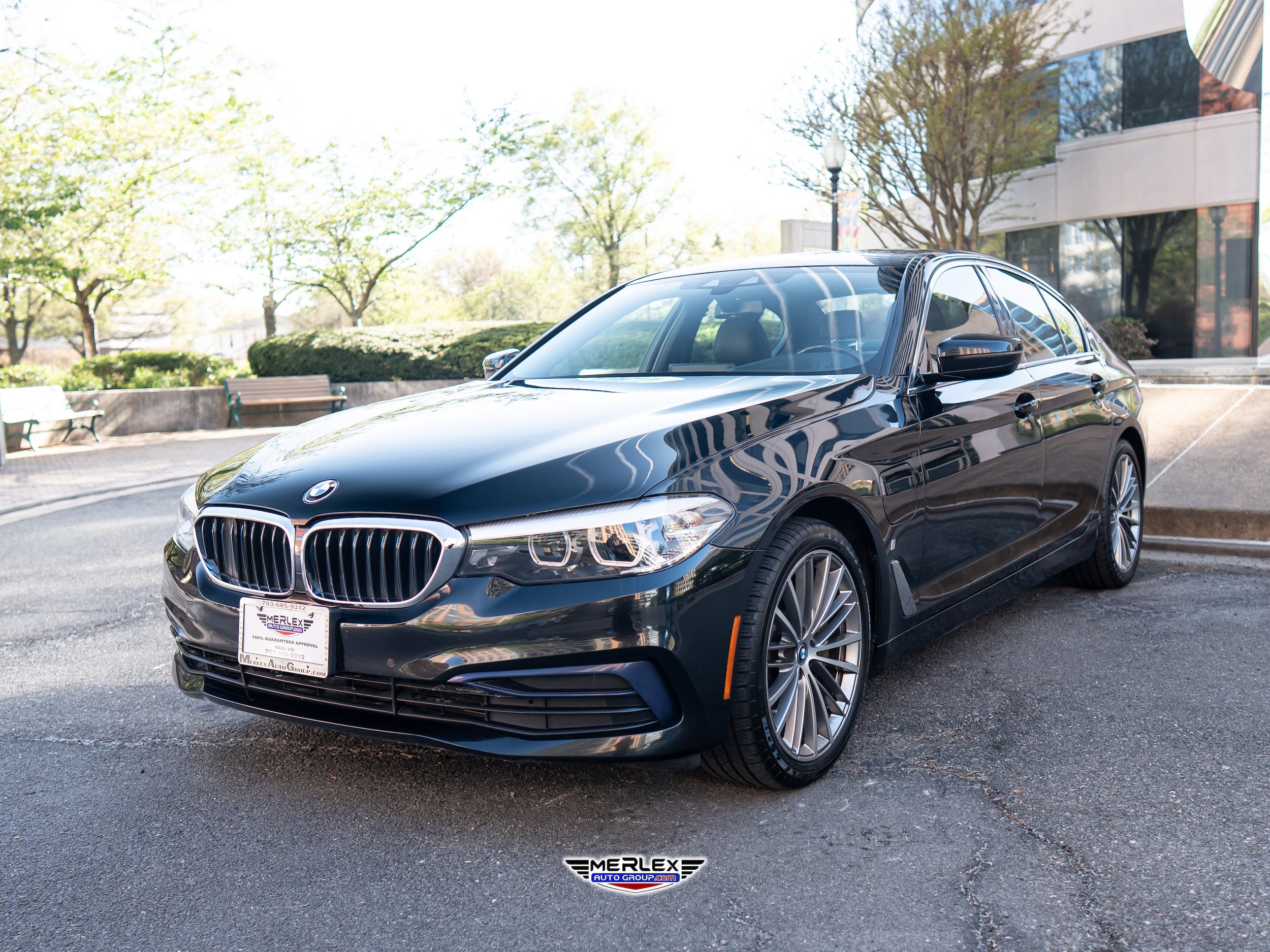 Used 2019 BMW 530e xDrive w/ Convenience Package AWD/4WD image 3