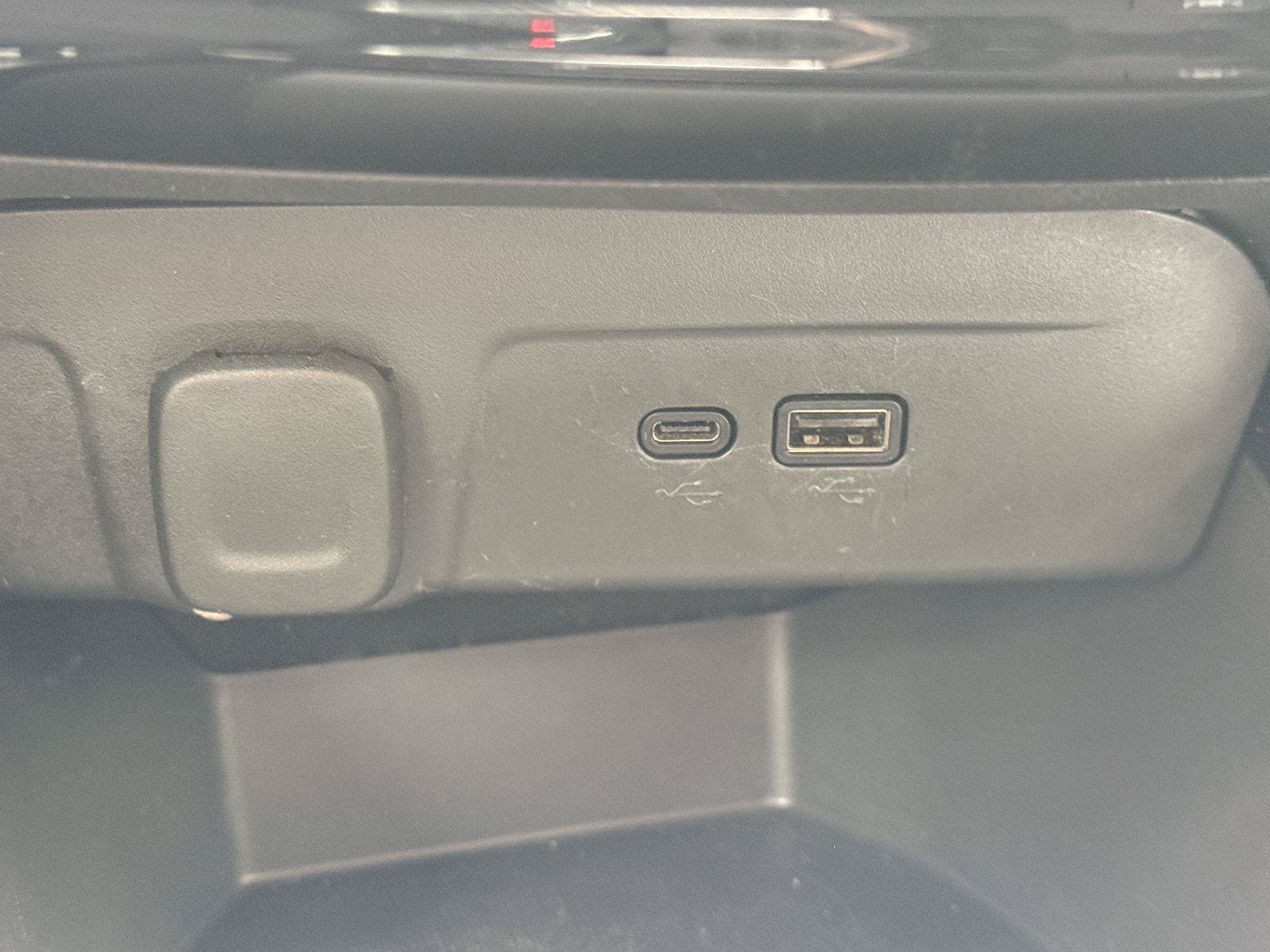 Used 2025 Chevrolet Trax LT FWD image 32