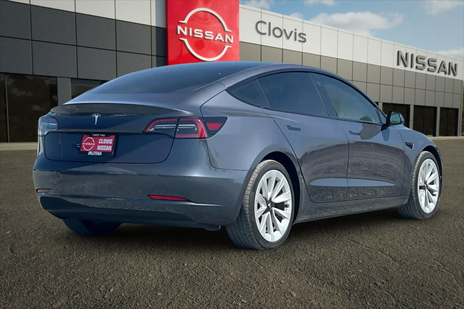 Used 2023 Tesla Model 3 Standard Range RWD image 3