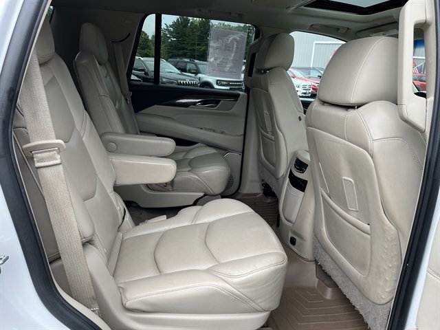 Used 2020 Cadillac Escalade Premium Luxury AWD/4WD image 38