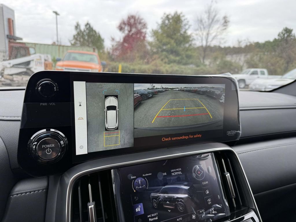 New 2025 Lexus LX 700h Overtrail image 11