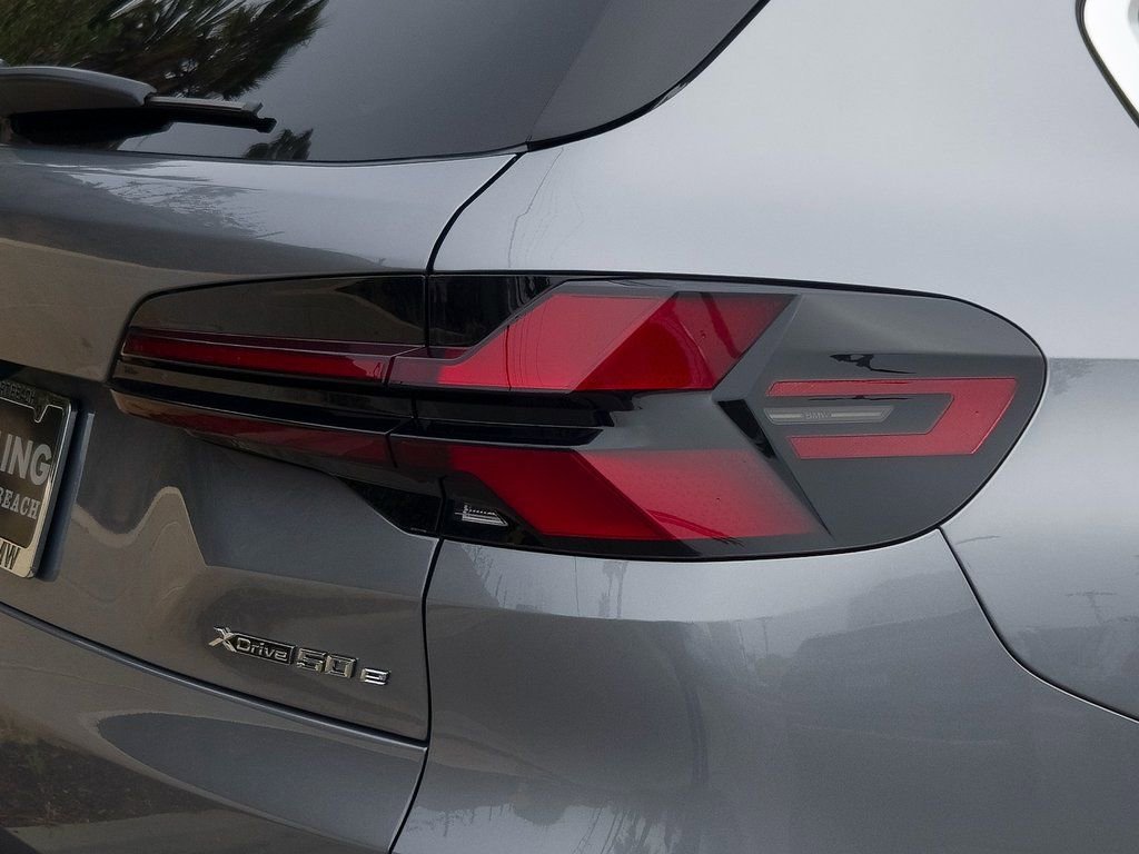 New 2026 BMW X5 xDrive50e w/ Premium Package image 7