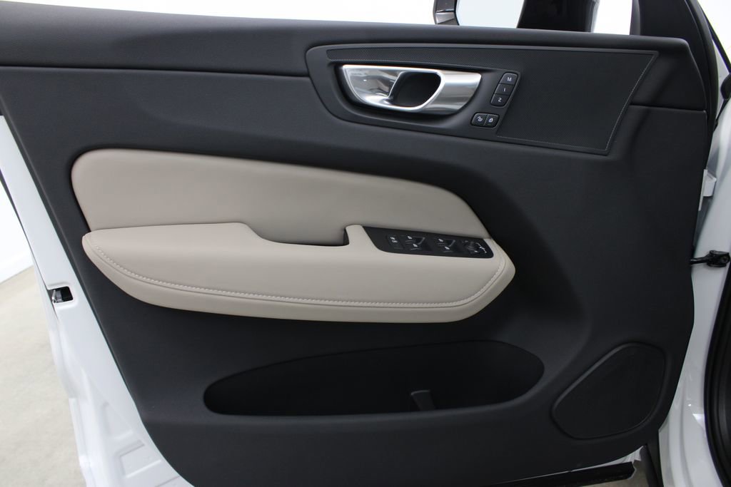 New 2026 Volvo XC60 B5 Plus w/ Protection Package Premier image 17