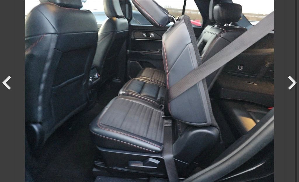 Used 2025 Ford Explorer ST-Line w/ ST-Line Street Pack image 17