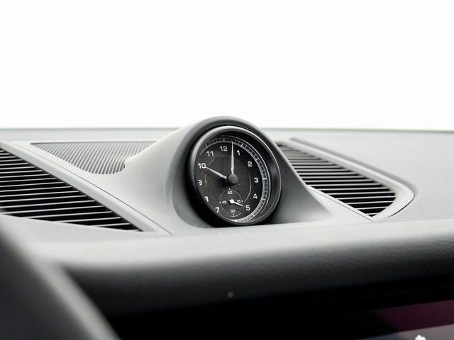 Certified 2025 Porsche Macan image 18