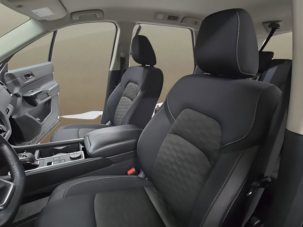 Used 2025 Nissan Pathfinder SV AWD/4WD image 13
