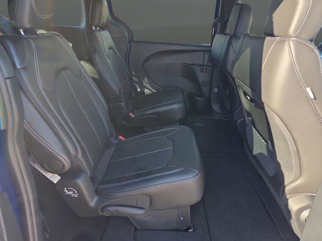 New 2026 Chrysler Pacifica Select w/ S Appearance Package image 31