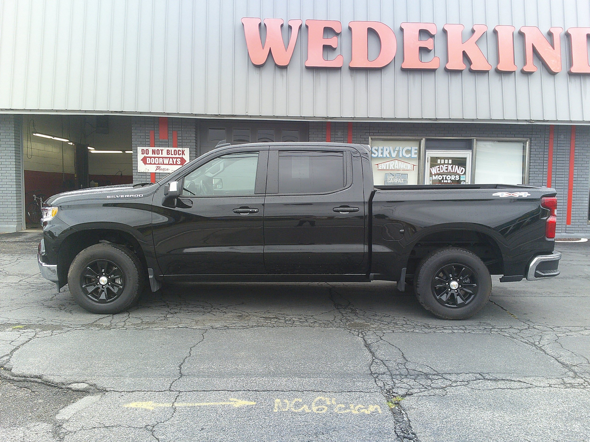 Used 2026 Chevrolet Silverado 1500 LT AWD/4WD image 2