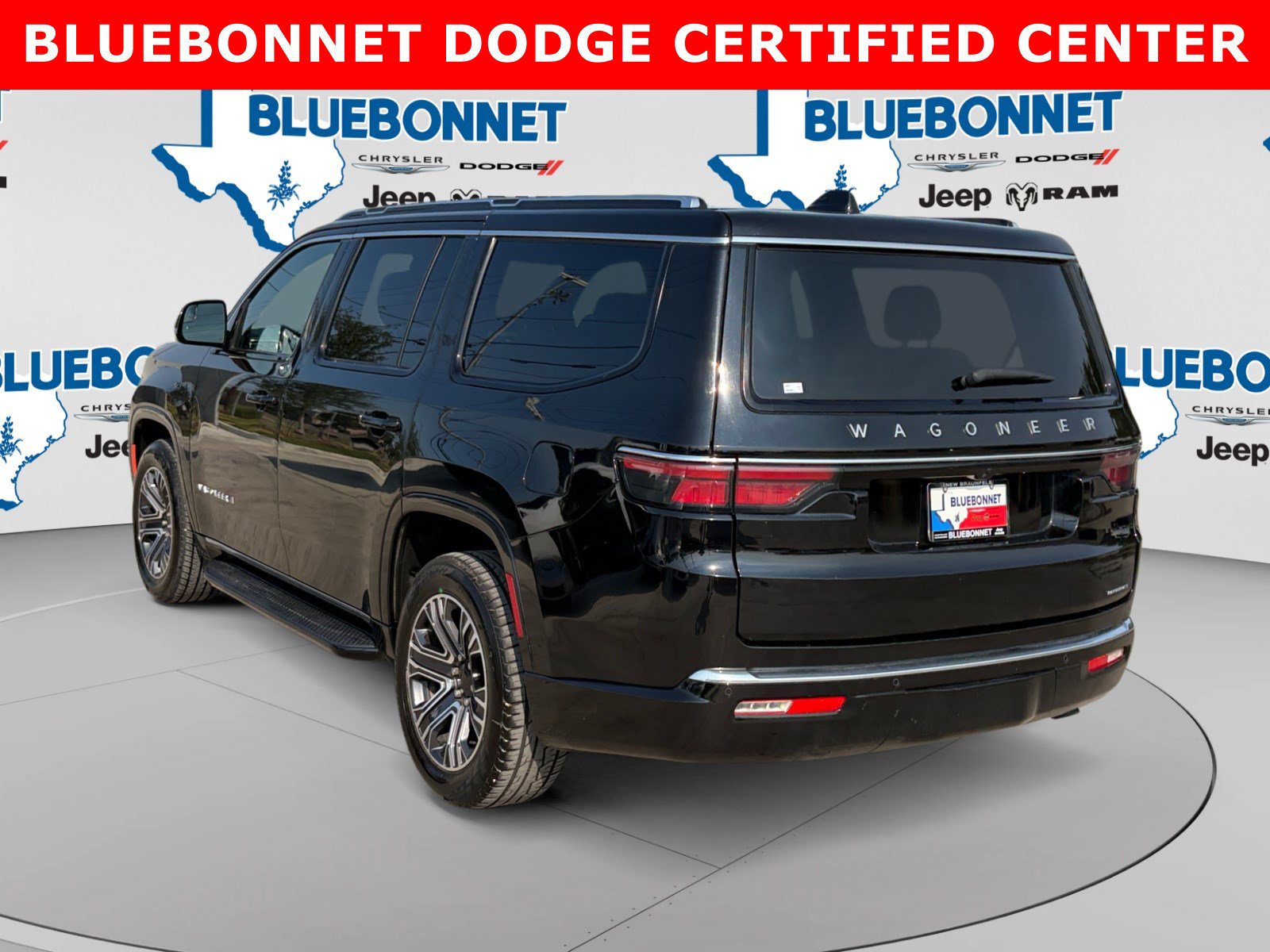Used 2024 Jeep Wagoneer Series II w/ Flexible Seating Group RWD image 7
