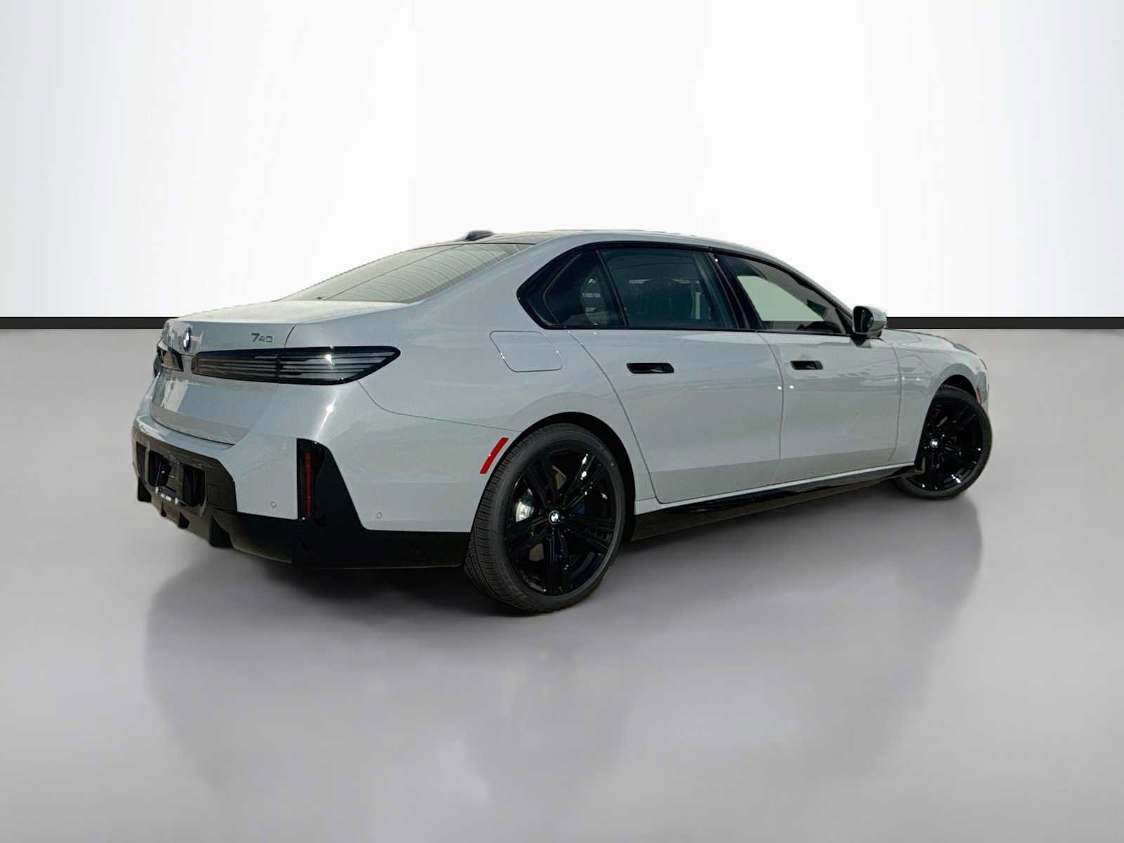 New 2027 BMW 740i xDrive w/ M Sport Package AWD/4WD image 3