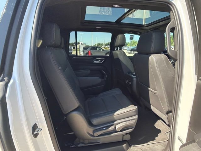 Used 2022 Chevrolet Suburban High Country AWD/4WD image 31