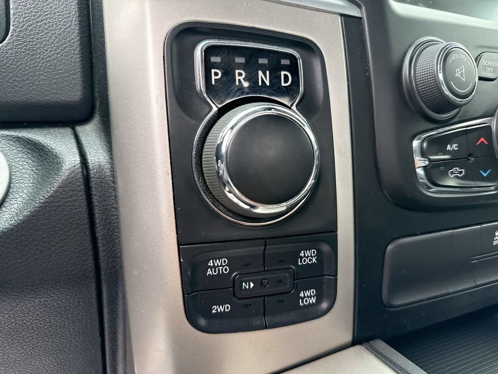 Used 2017 RAM 1500 SLT AWD/4WD image 11