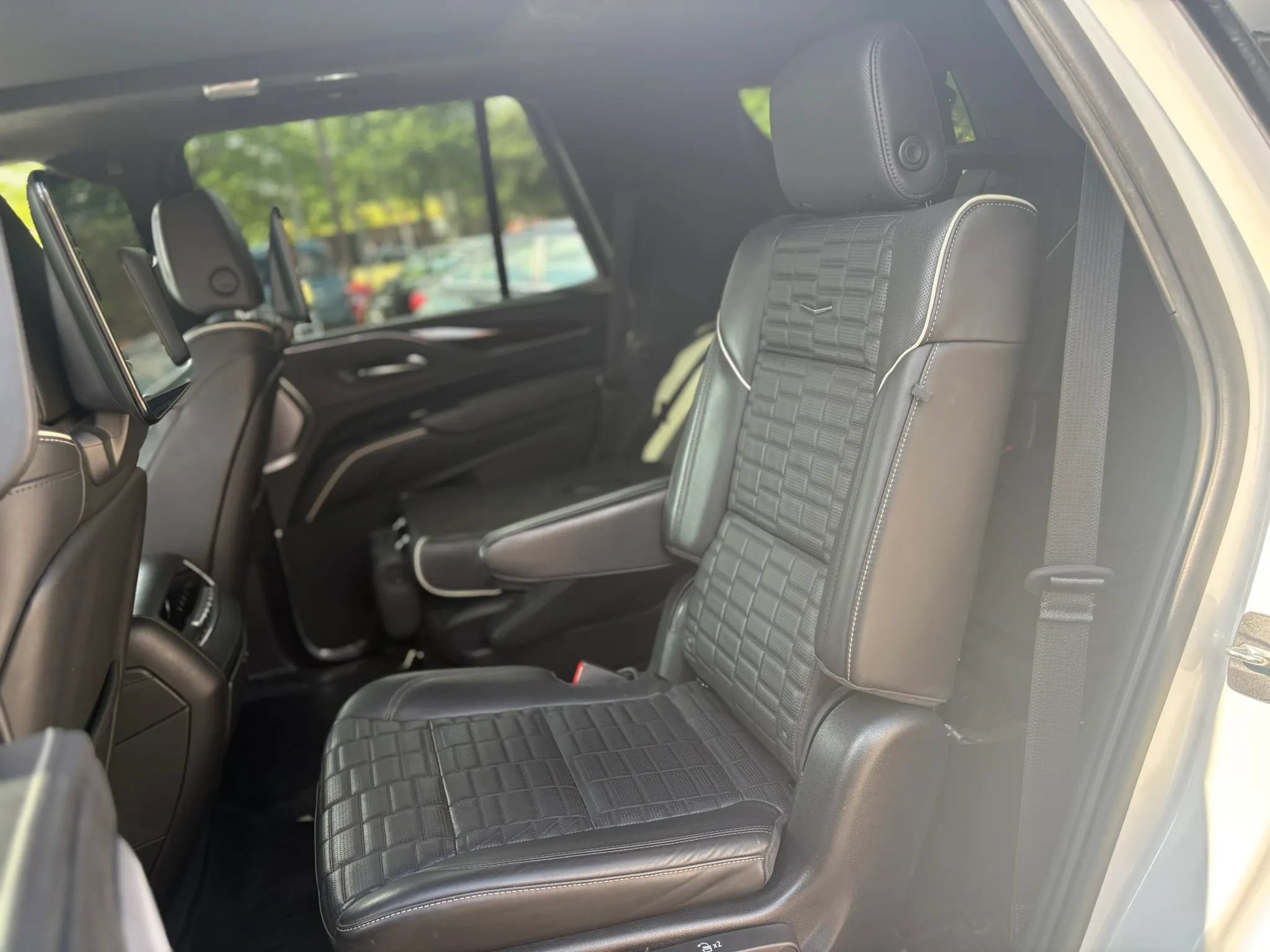 Used 2022 Cadillac Escalade Sport Platinum AWD/4WD image 35