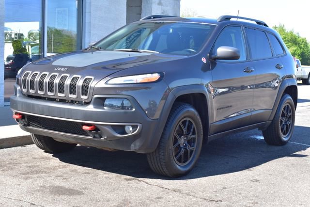 Used 2018 Jeep Cherokee Trailhawk w/ Cold Weather Group AWD/4WD image 15